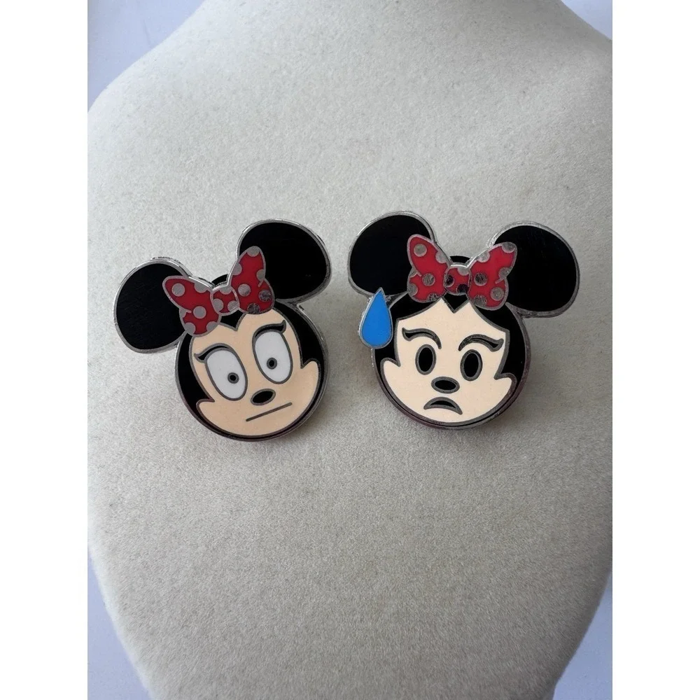 Disney Trading 2 Pin Lot Minnie Nervous And Embarrassed Emojis Trading Pins